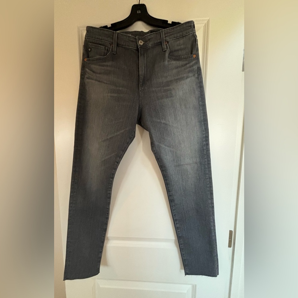 NWOT AG Farrah high rise cropped skinny jeans